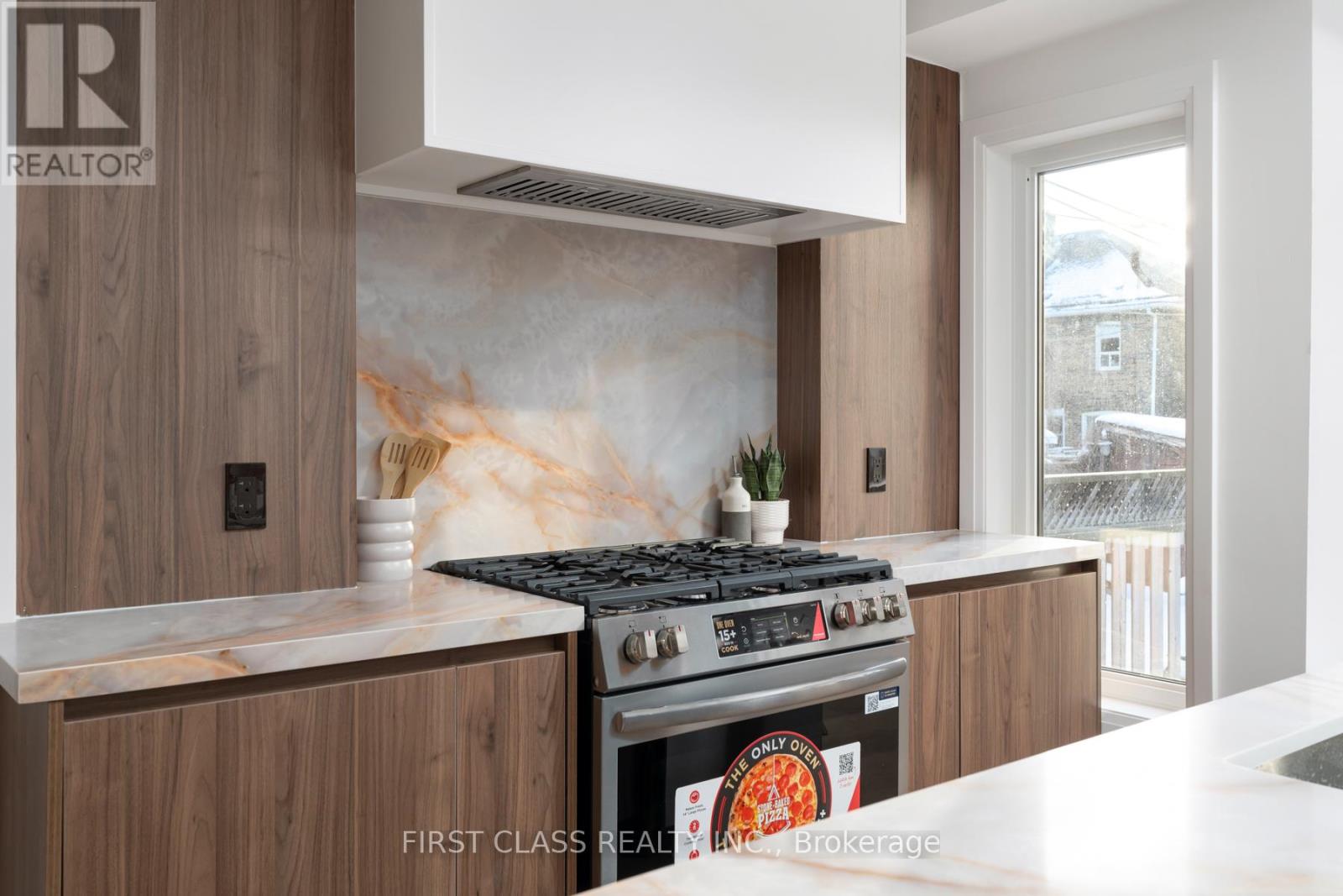 38 Bonnie Brae Boulevard, Toronto, Ontario  M4J 4N2 - Photo 2 - E12712612