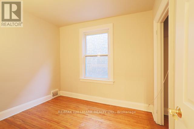 Upper - 1481 Queen Street E, Toronto, Ontario  M4L 1E2 - Photo 17 - E12712638