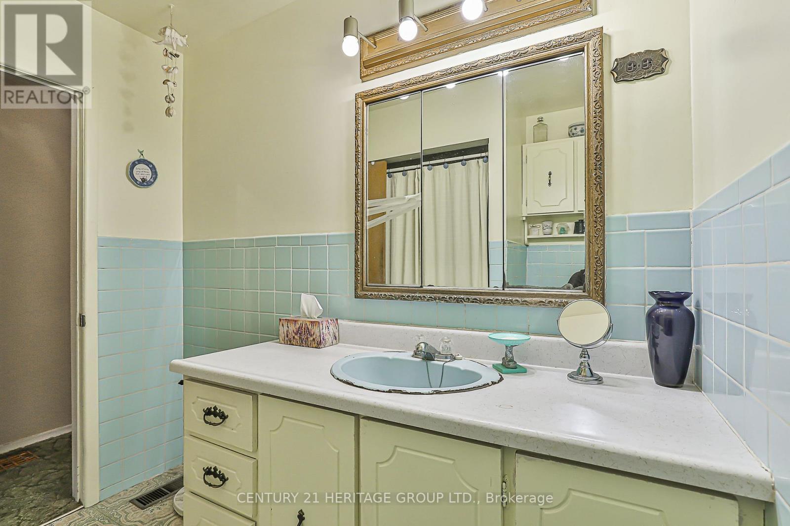 116 Longford Drive, Newmarket, Ontario  L3Y 2Y5 - Photo 19 - N12712498