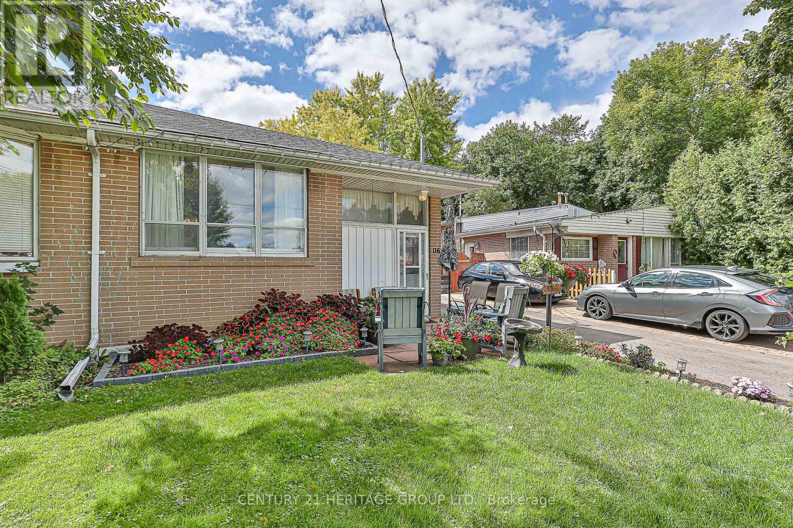116 Longford Drive, Newmarket, Ontario  L3Y 2Y5 - Photo 2 - N12712498