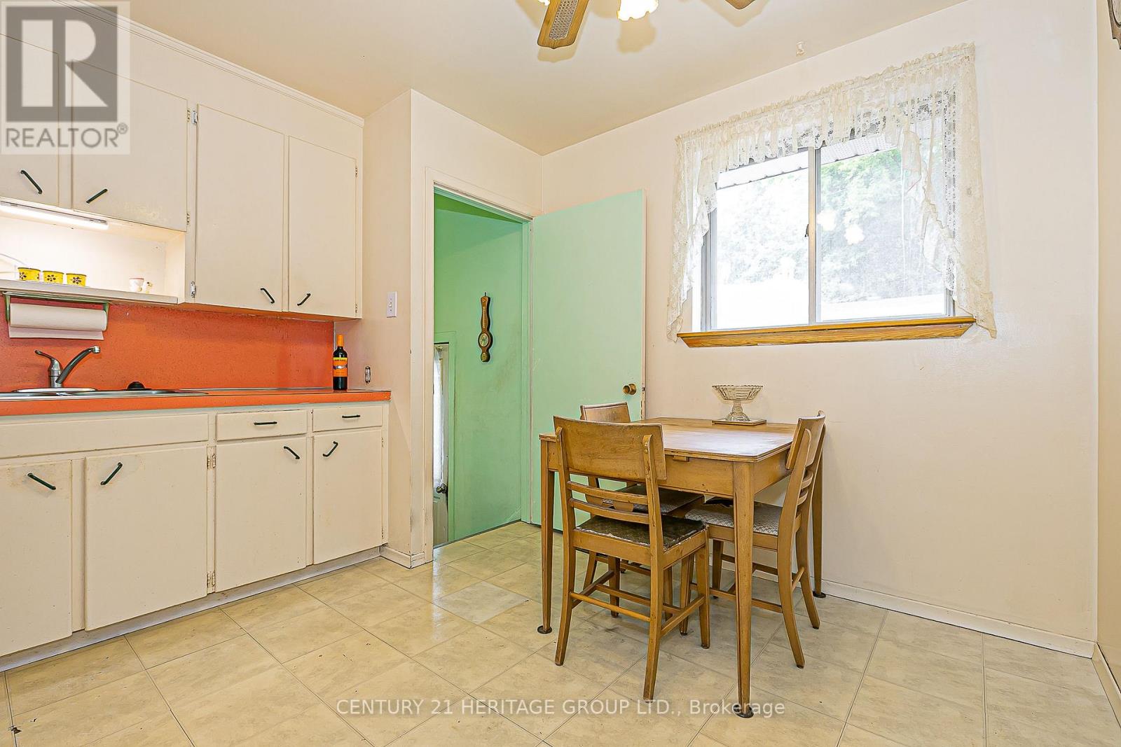 116 Longford Drive, Newmarket, Ontario  L3Y 2Y5 - Photo 8 - N12712498