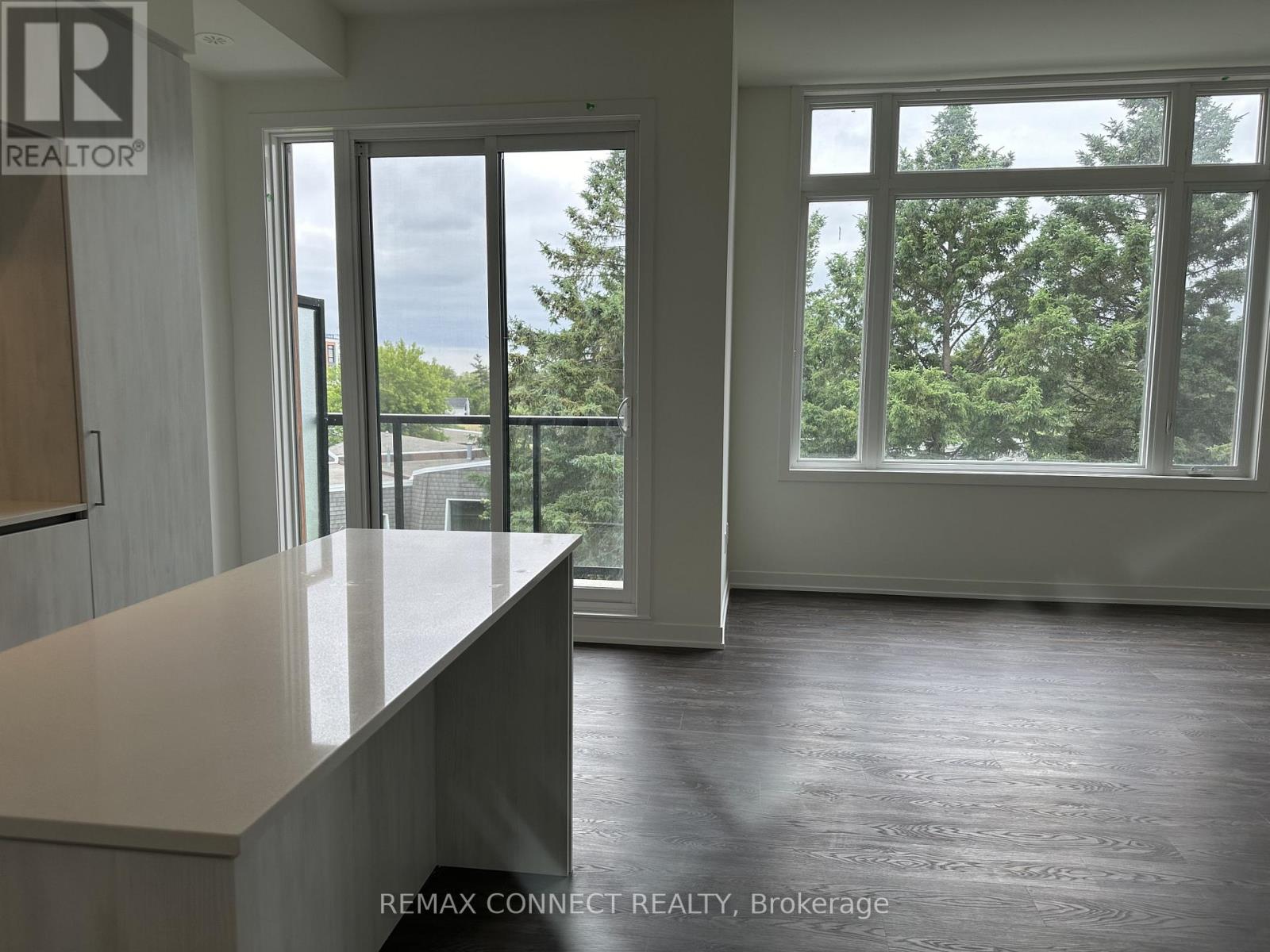 1518 - 11 David Eyer Road, Richmond Hill, Ontario  L4S 0N2 - Photo 4 - N12712580