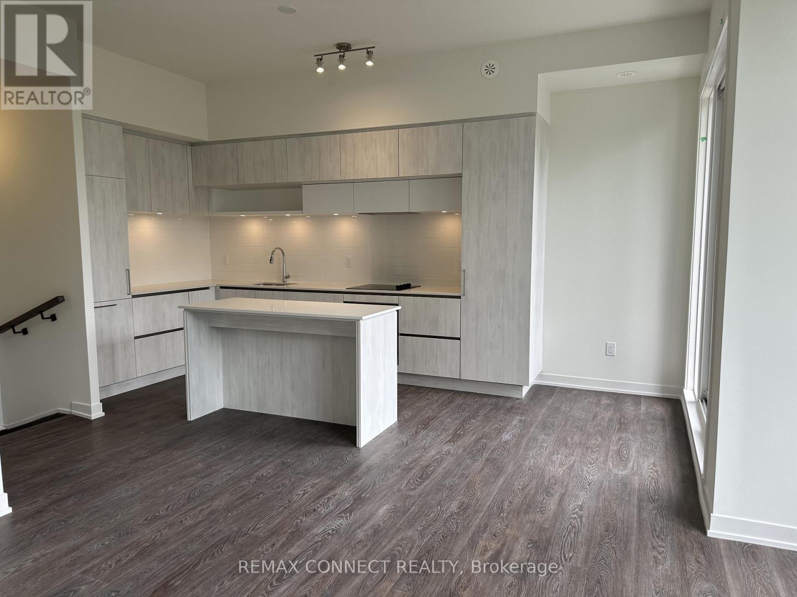 1518 - 11 David Eyer Road, Richmond Hill, Ontario  L4S 0N2 - Photo 8 - N12712580