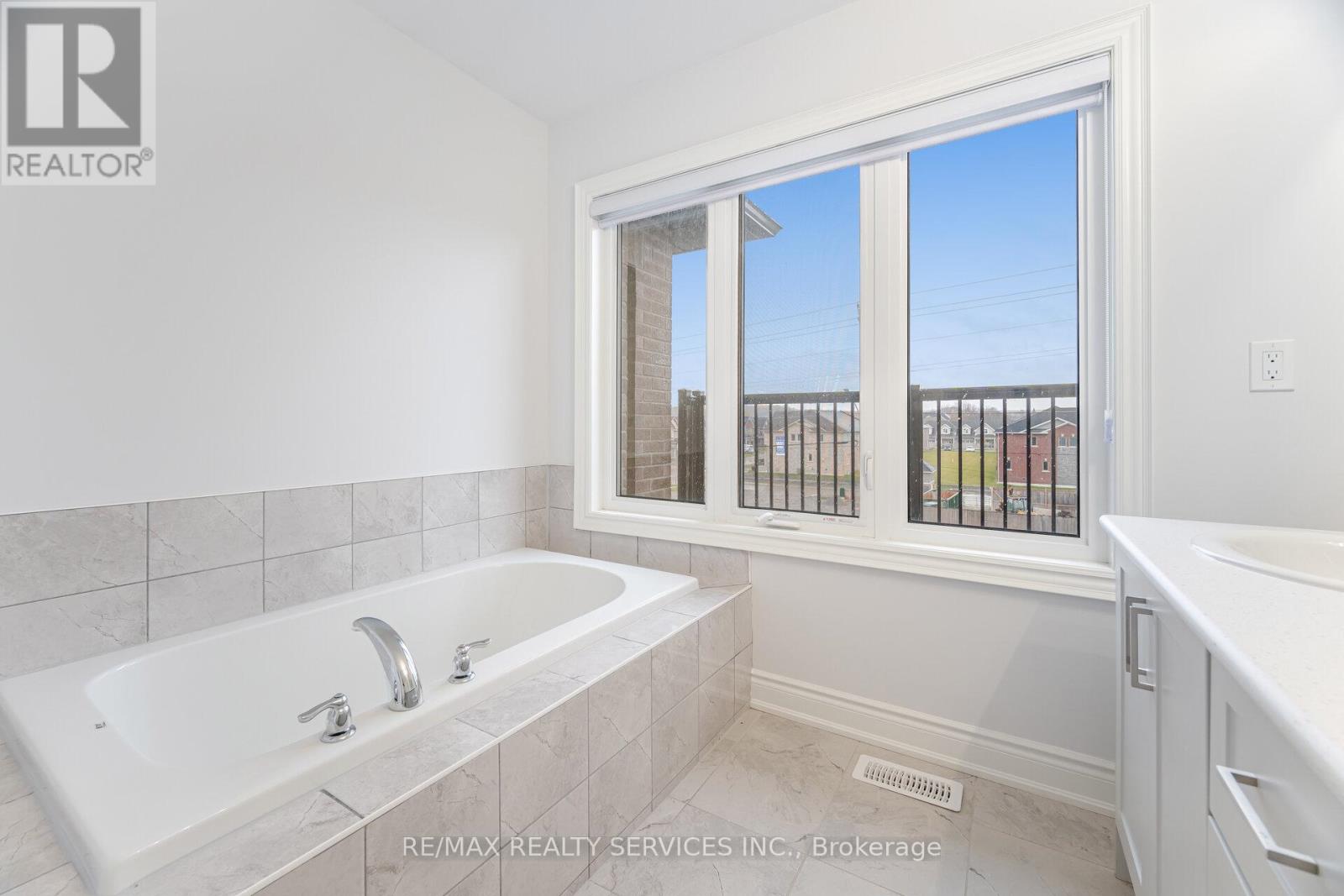 24 Alan Williams Trail, Uxbridge, Ontario  L9P 0R6 - Photo 31 - N12712596