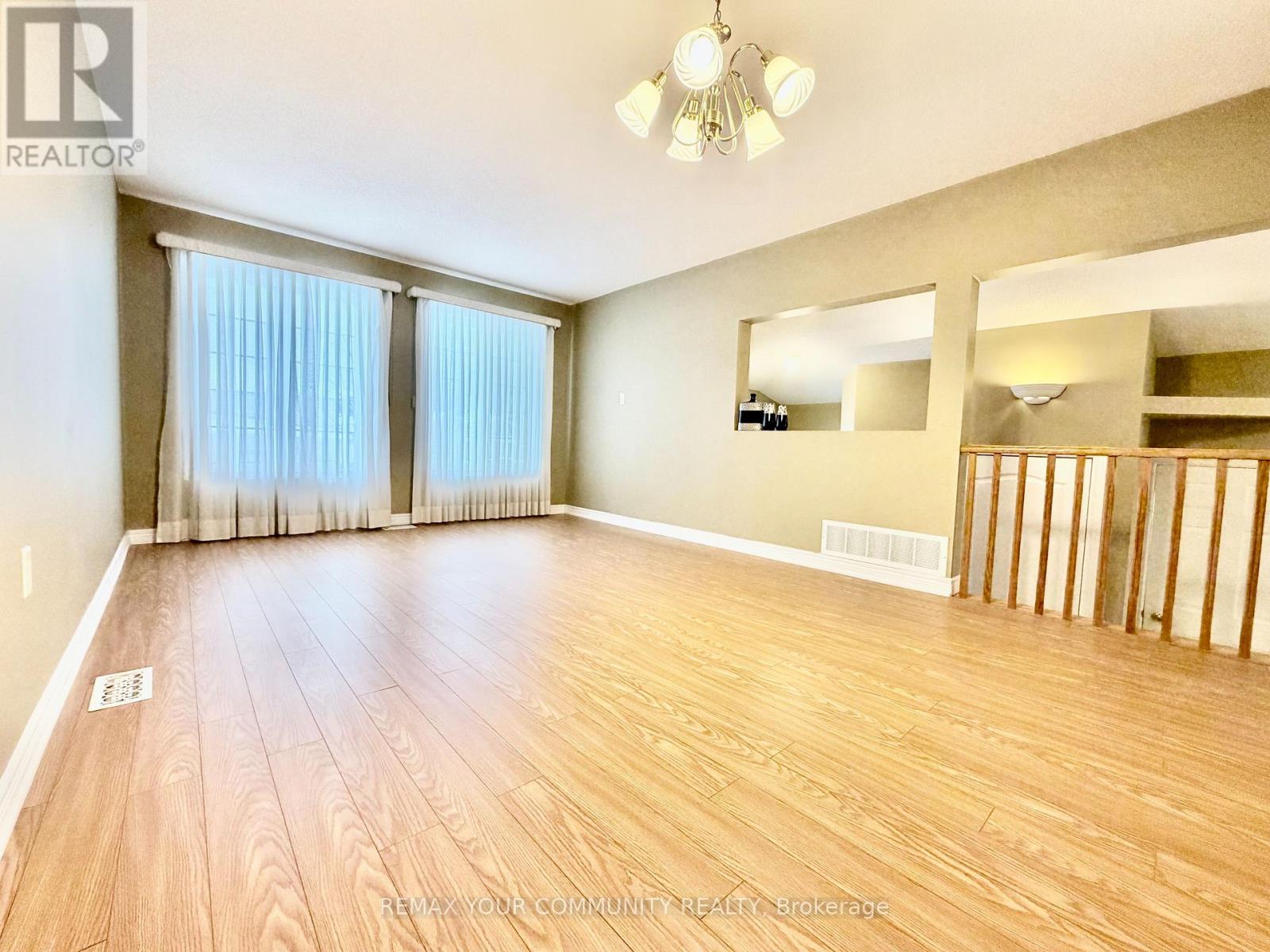 20 Veseli Court N, Bradford West Gwillimbury, Ontario  L3Z 3C3 - Photo 3 - N12712700