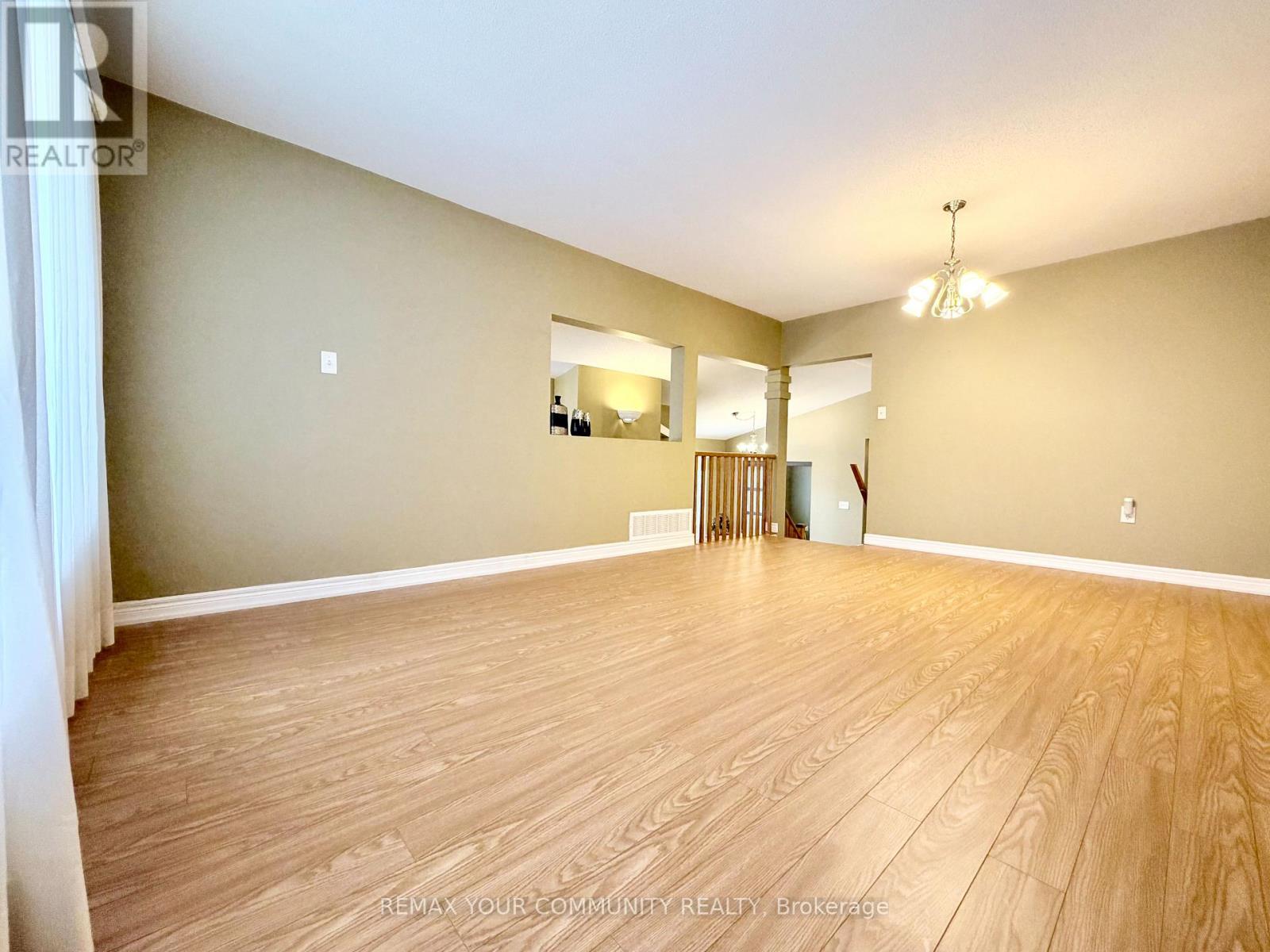 20 Veseli Court N, Bradford West Gwillimbury, Ontario  L3Z 3C3 - Photo 4 - N12712700
