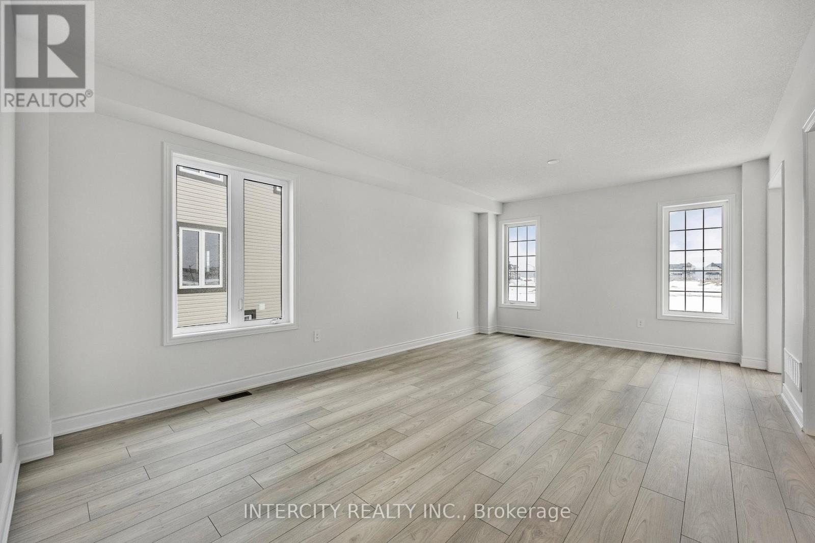 11 Avalon Drive, Wasaga Beach, Ontario  L9R 0M2 - Photo 13 - S12712432