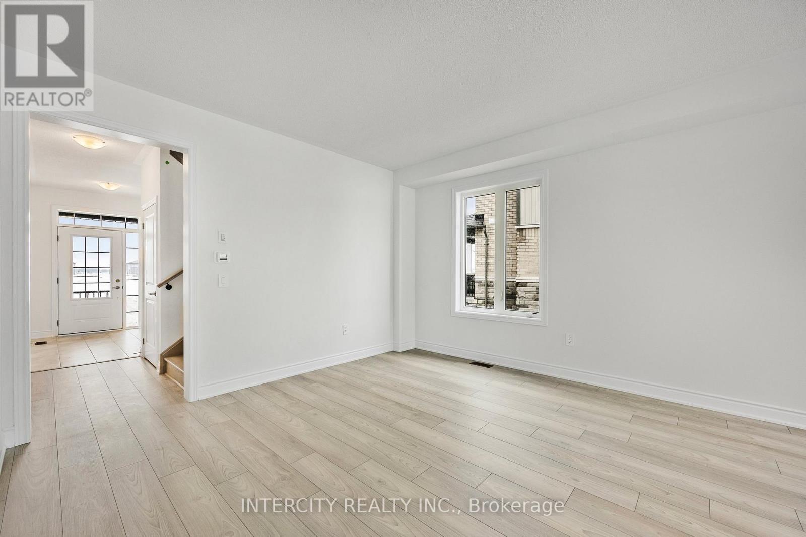 11 Avalon Drive, Wasaga Beach, Ontario  L9R 0M2 - Photo 14 - S12712432