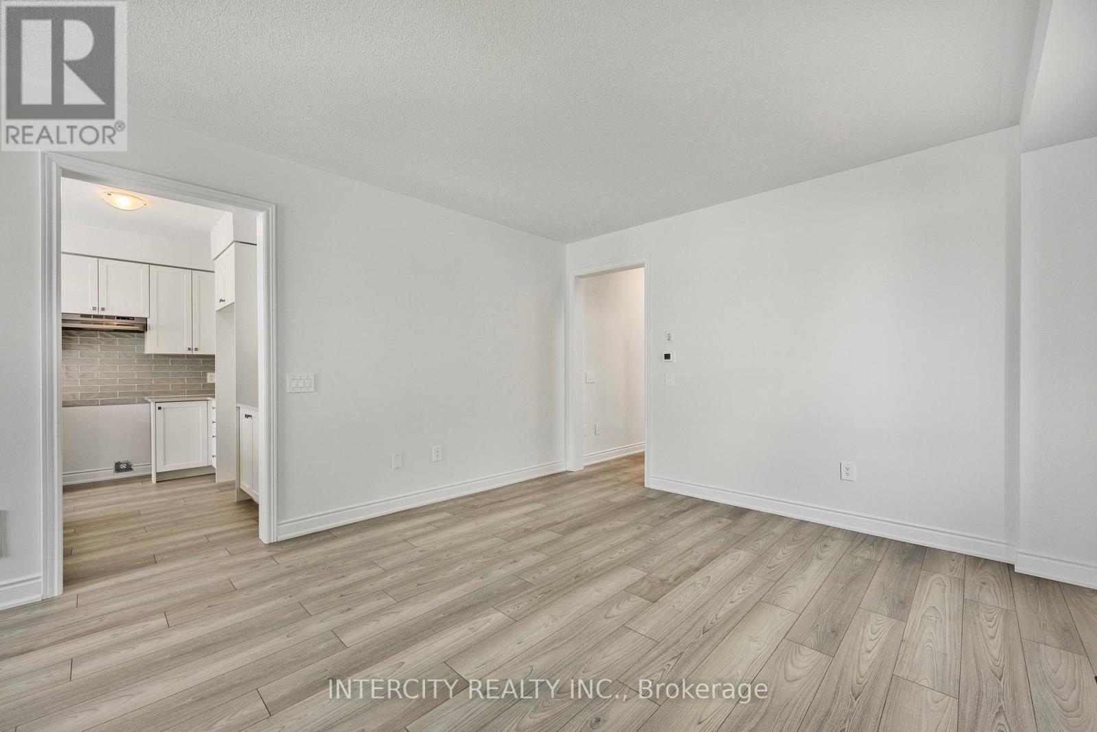 11 Avalon Drive, Wasaga Beach, Ontario  L9R 0M2 - Photo 16 - S12712432