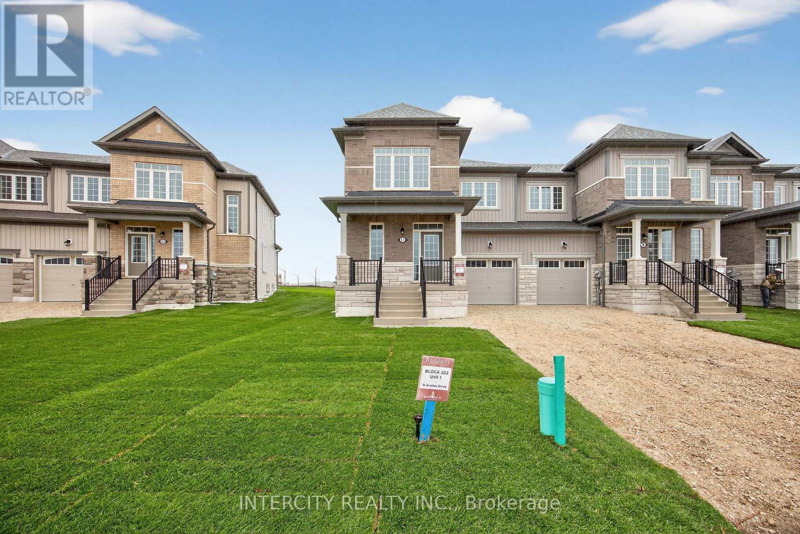 11 Avalon Drive, Wasaga Beach, Ontario  L9R 0M2 - Photo 2 - S12712432