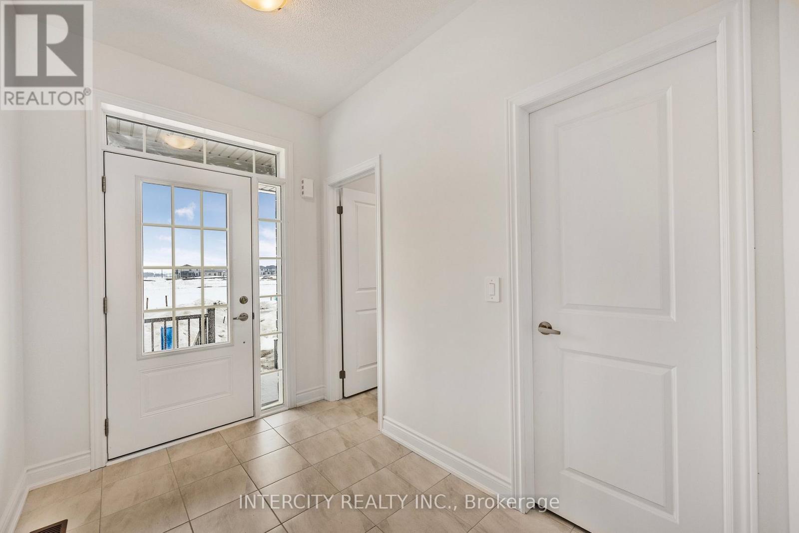 11 Avalon Drive, Wasaga Beach, Ontario  L9R 0M2 - Photo 34 - S12712432