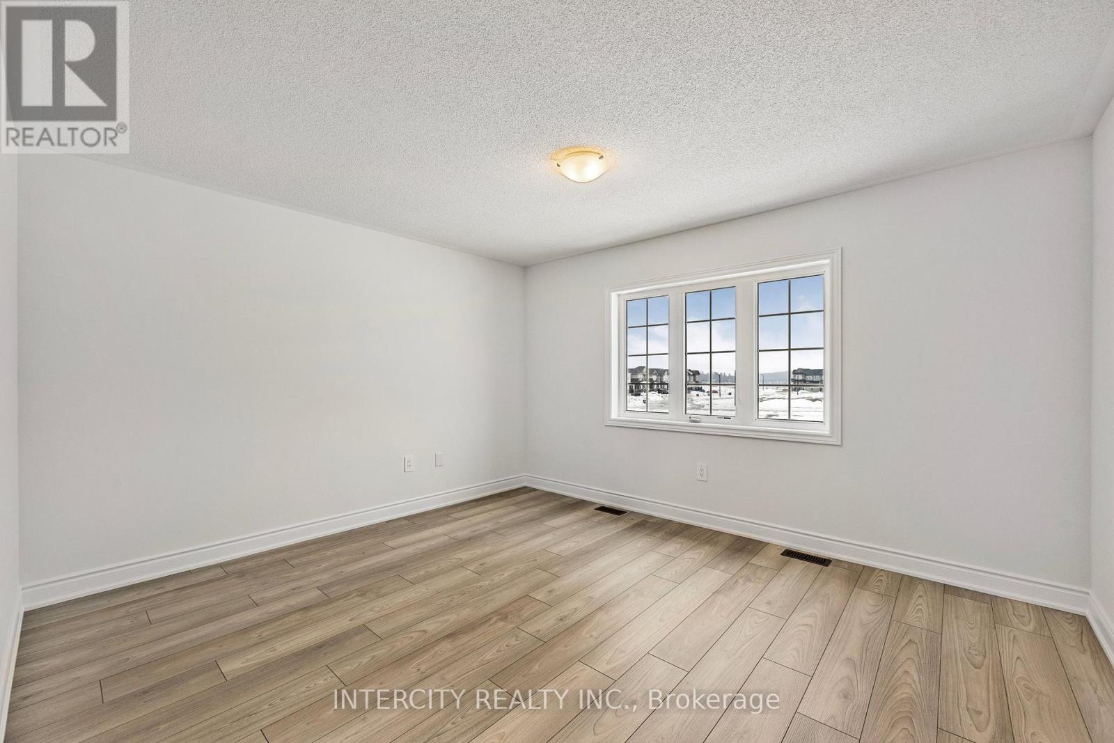 11 Avalon Drive, Wasaga Beach, Ontario  L9R 0M2 - Photo 37 - S12712432