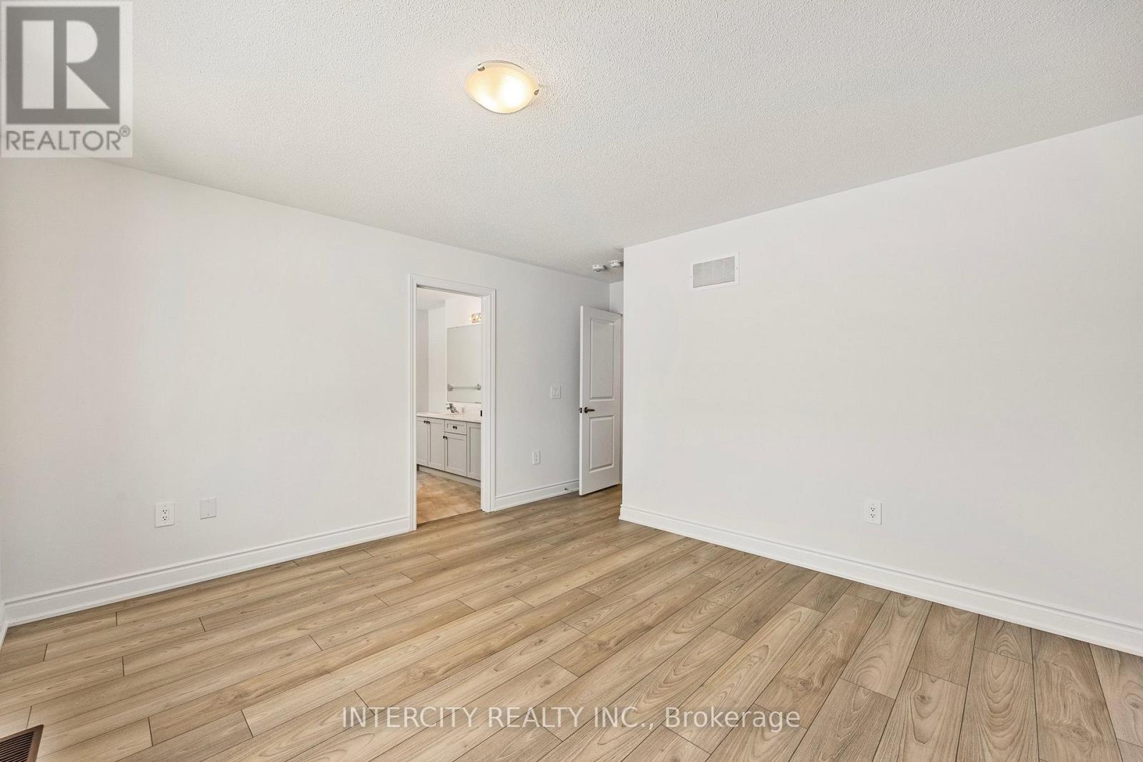 11 Avalon Drive, Wasaga Beach, Ontario  L9R 0M2 - Photo 38 - S12712432