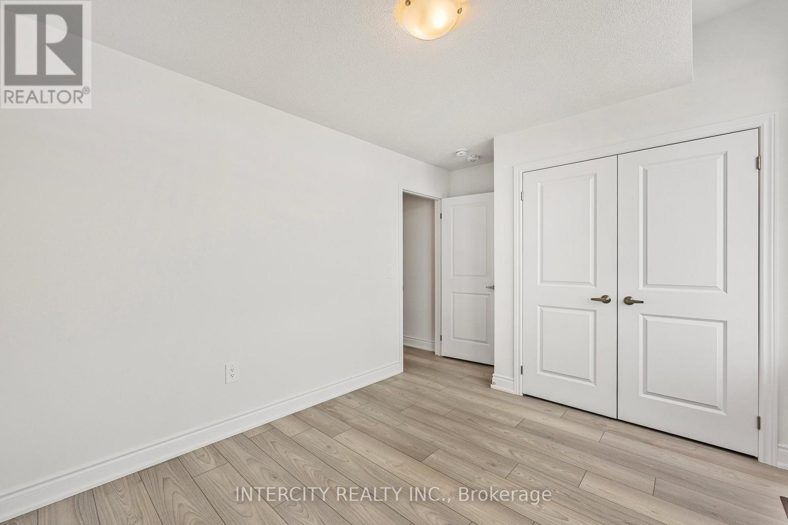 11 Avalon Drive, Wasaga Beach, Ontario  L9R 0M2 - Photo 8 - S12712432