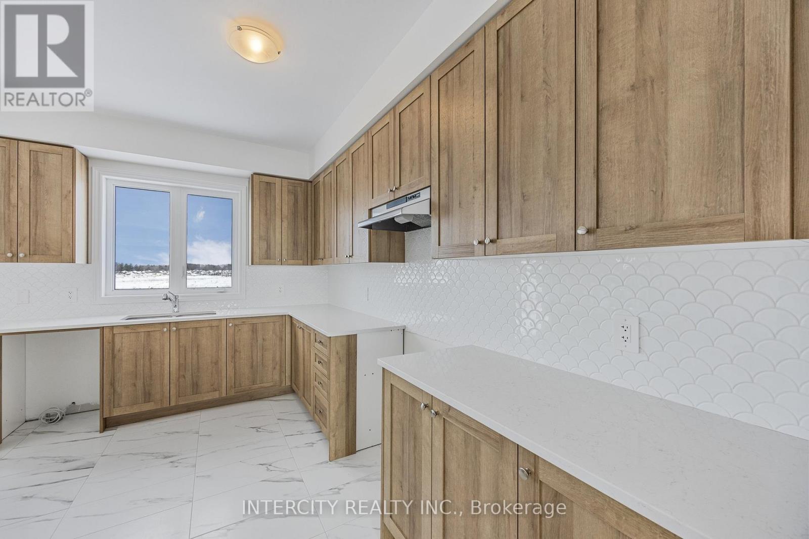 36 Legacy Circle, Wasaga Beach, Ontario  L9Z 0M5 - Photo 10 - S12712434