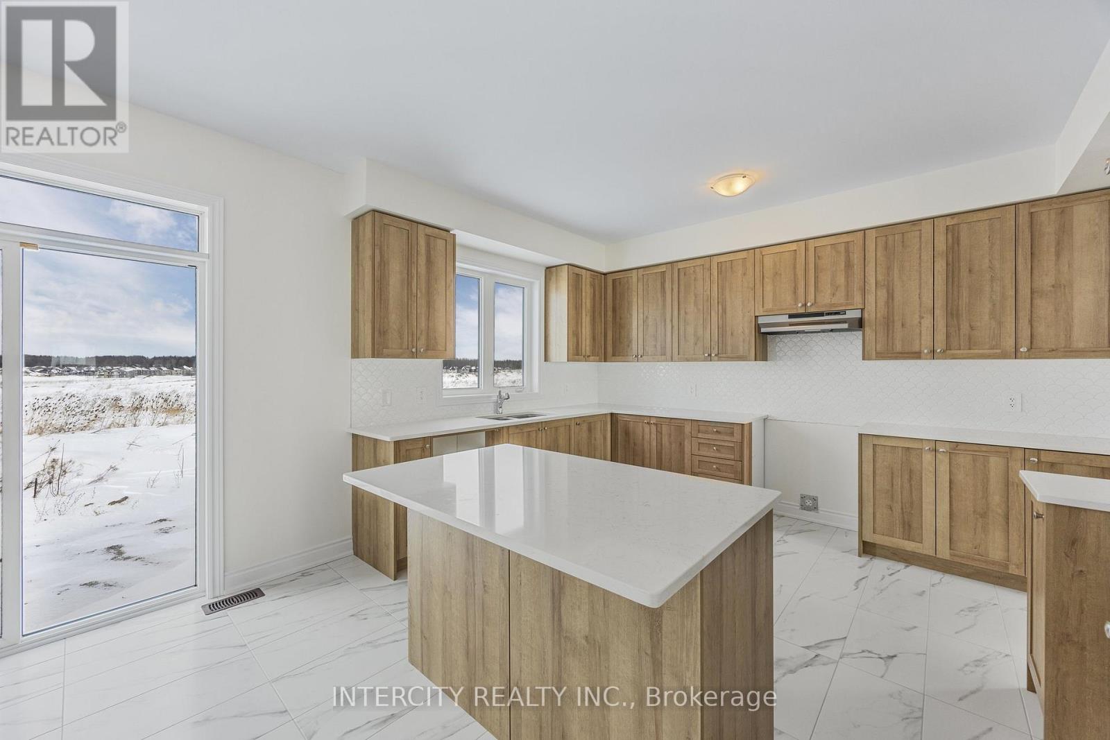 36 Legacy Circle, Wasaga Beach, Ontario  L9Z 0M5 - Photo 15 - S12712434