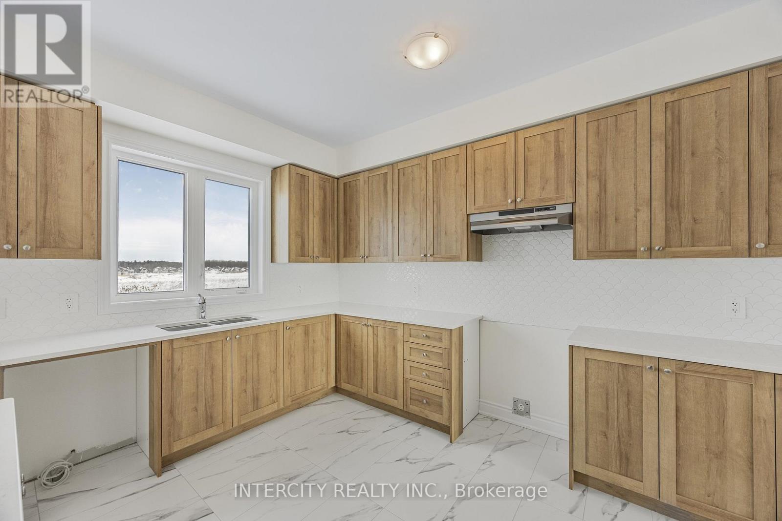 36 Legacy Circle, Wasaga Beach, Ontario  L9Z 0M5 - Photo 16 - S12712434