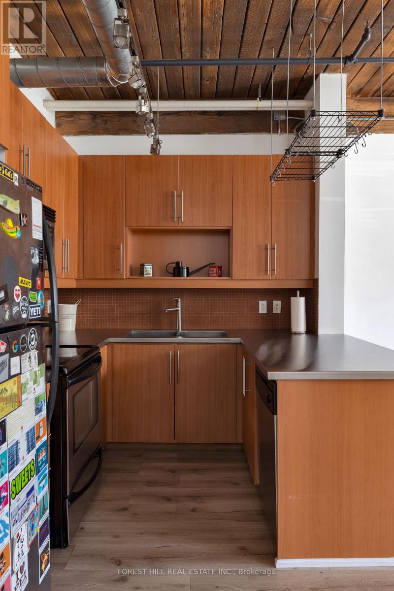 105 - 2154 DUNDAS STREET W Toronto (Roncesvalles), ON M6R 1X3