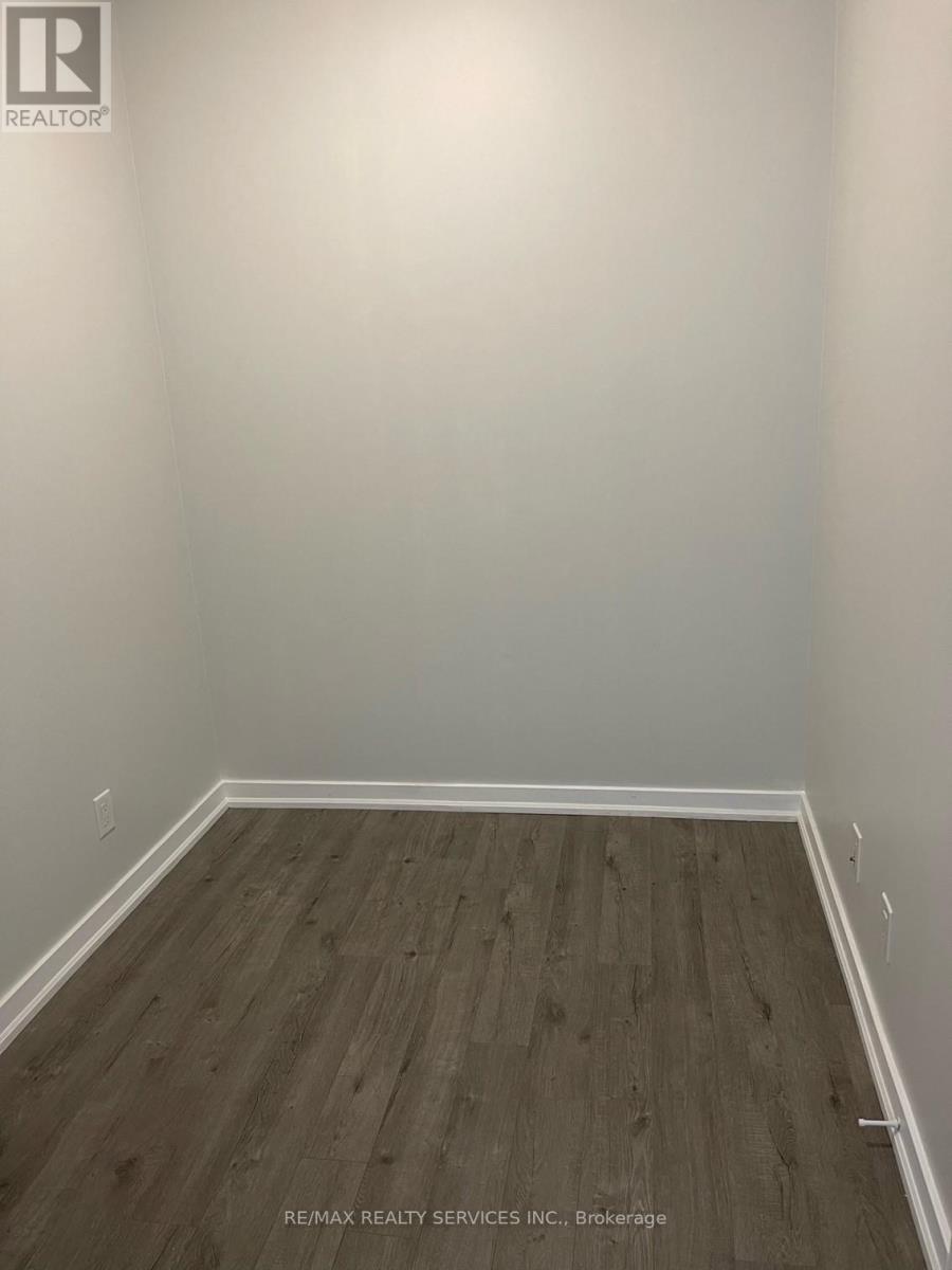 1806 - 4099 Brickstone Mews, Mississauga, Ontario  L5B 3M8 - Photo 7 - W12712452