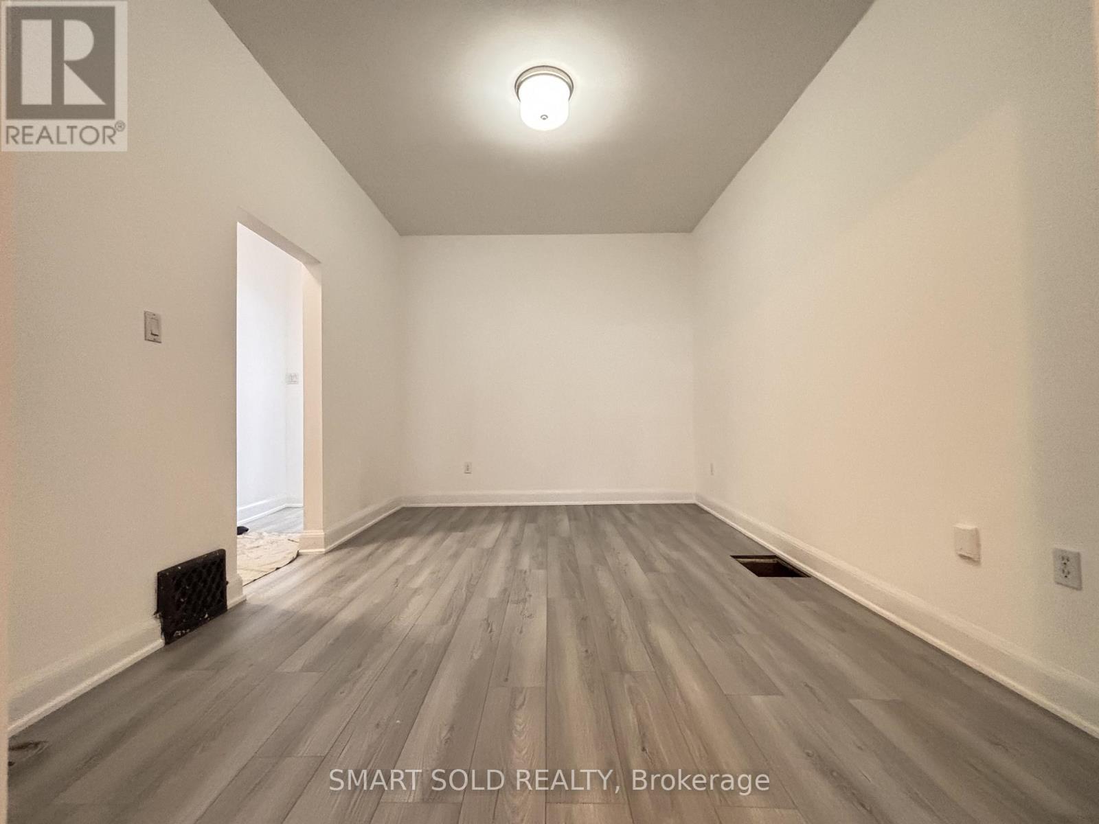 5 WINFIELD AVENUE, Toronto, Ontario