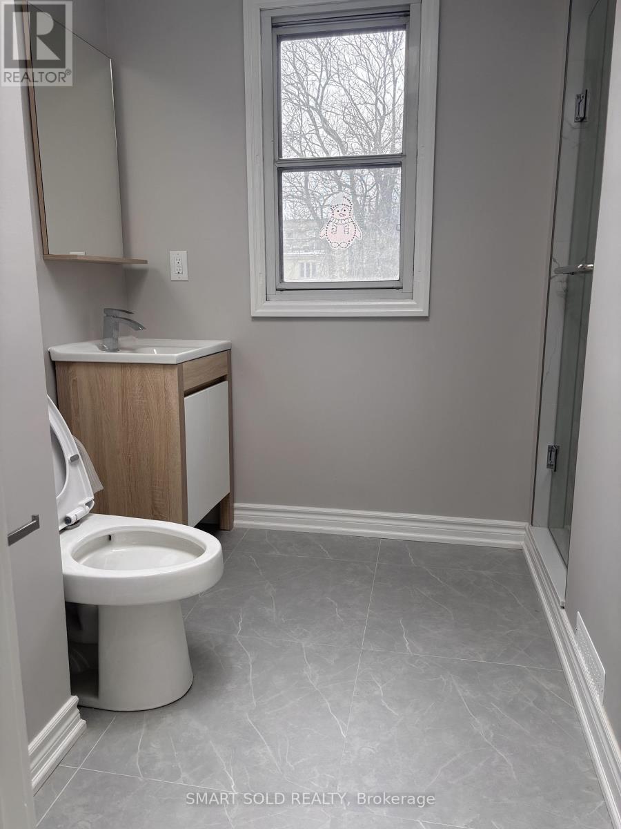 5 Winfield Avenue, Toronto, Ontario  M6S 2J7 - Photo 10 - W12712528