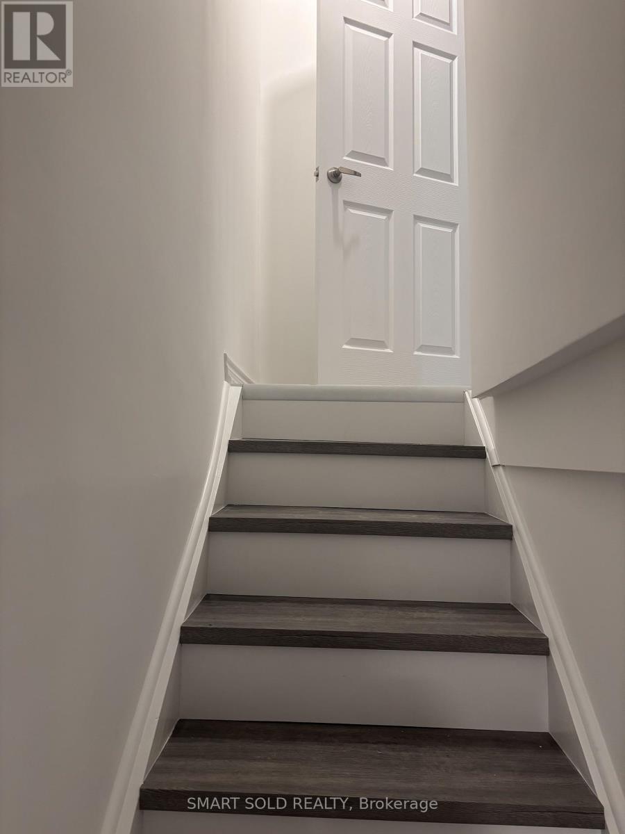 5 Winfield Avenue, Toronto, Ontario  M6S 2J7 - Photo 12 - W12712528