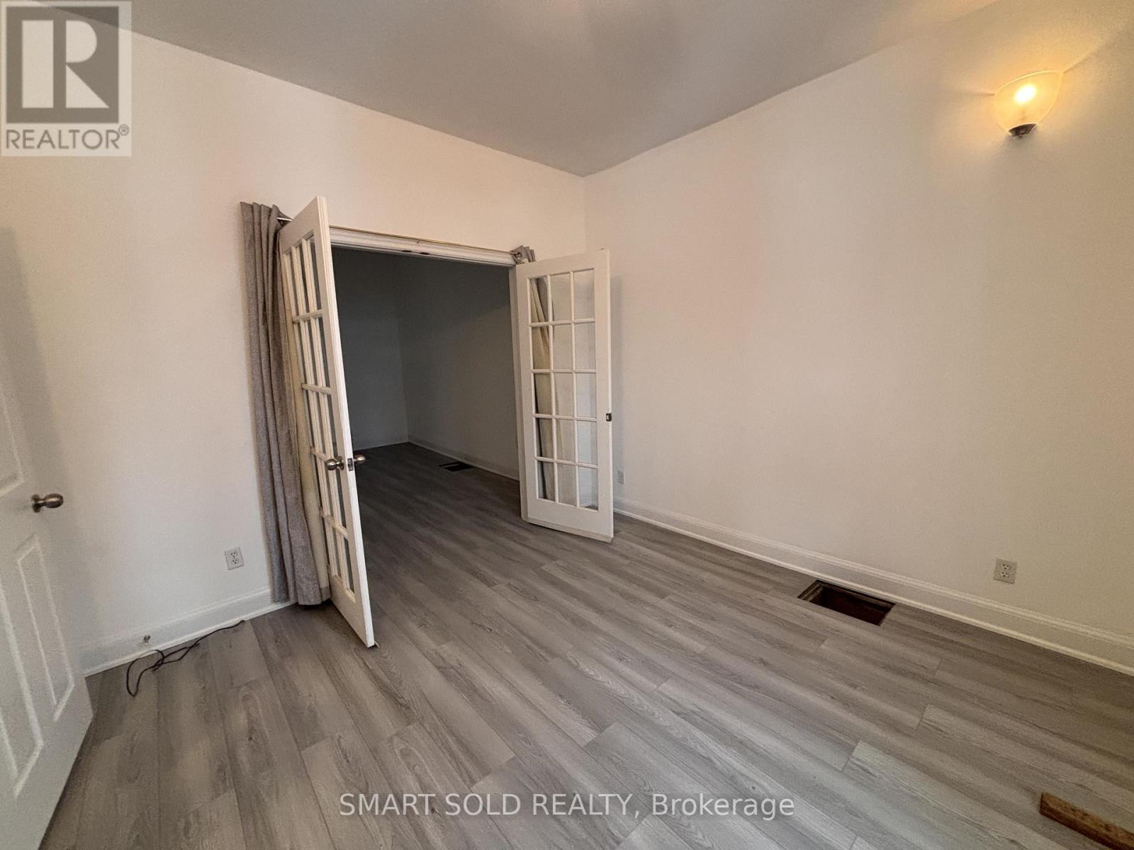 5 Winfield Avenue, Toronto, Ontario  M6S 2J7 - Photo 2 - W12712528