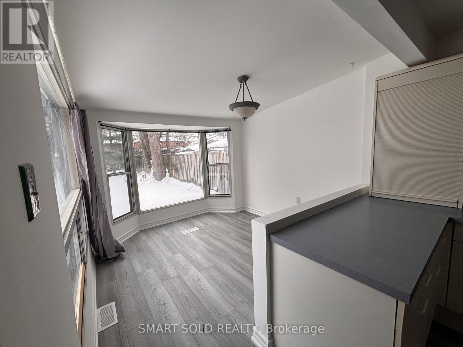 5 Winfield Avenue, Toronto, Ontario  M6S 2J7 - Photo 5 - W12712528