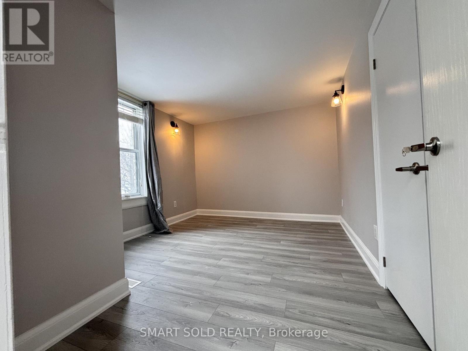 5 Winfield Avenue, Toronto, Ontario  M6S 2J7 - Photo 7 - W12712528