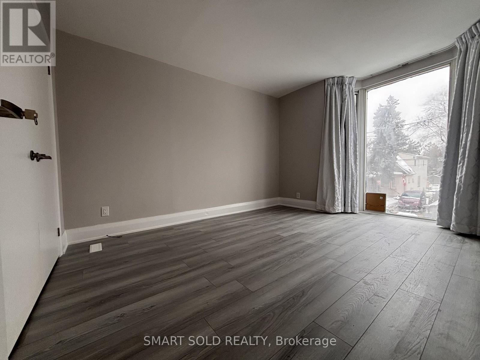 5 Winfield Avenue, Toronto, Ontario  M6S 2J7 - Photo 8 - W12712528