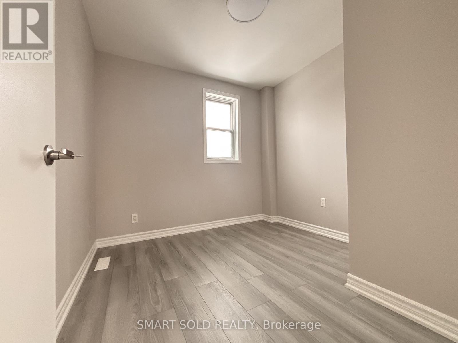 5 Winfield Avenue, Toronto, Ontario  M6S 2J7 - Photo 9 - W12712528