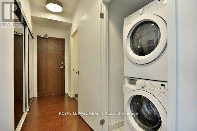 812 - 360 Square One Drive, Mississauga, Ontario  L5B 0G7 - Photo 13 - W12712542