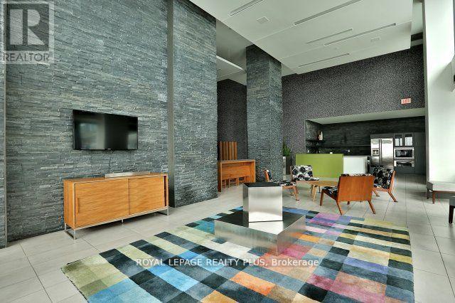 812 - 360 Square One Drive, Mississauga, Ontario  L5B 0G7 - Photo 15 - W12712542