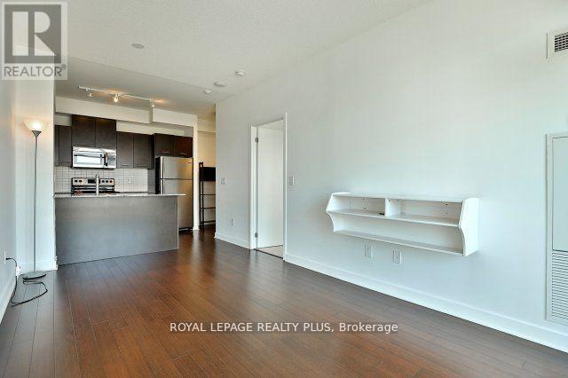 812 - 360 Square One Drive, Mississauga, Ontario  L5B 0G7 - Photo 7 - W12712542