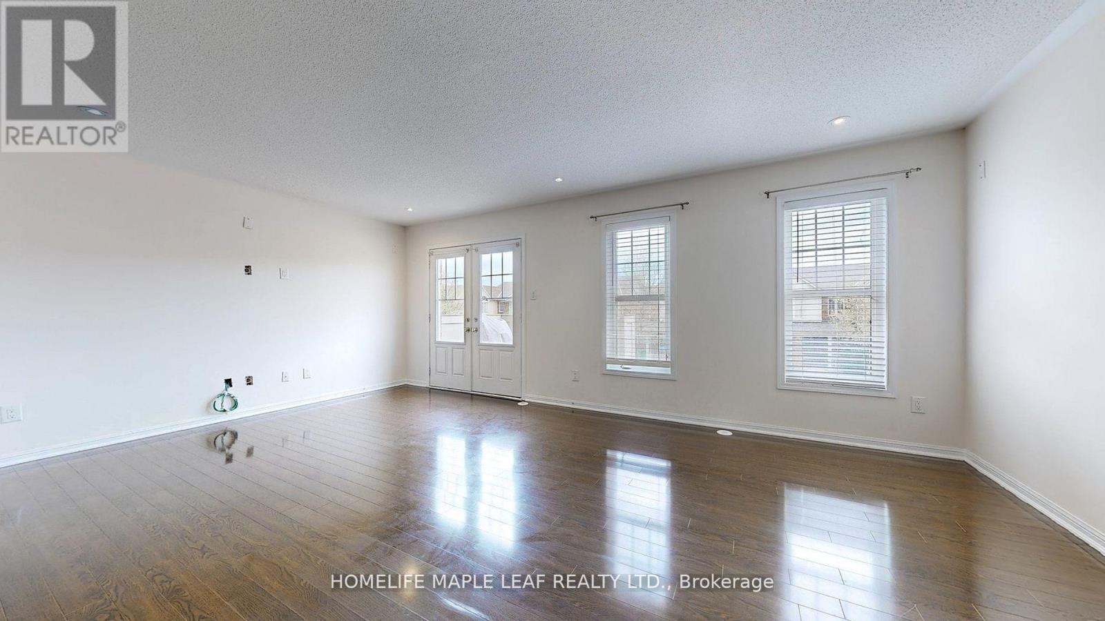 211 Woodley Crescent, Milton, Ontario  L9T 8B8 - Photo 7 - W12712592