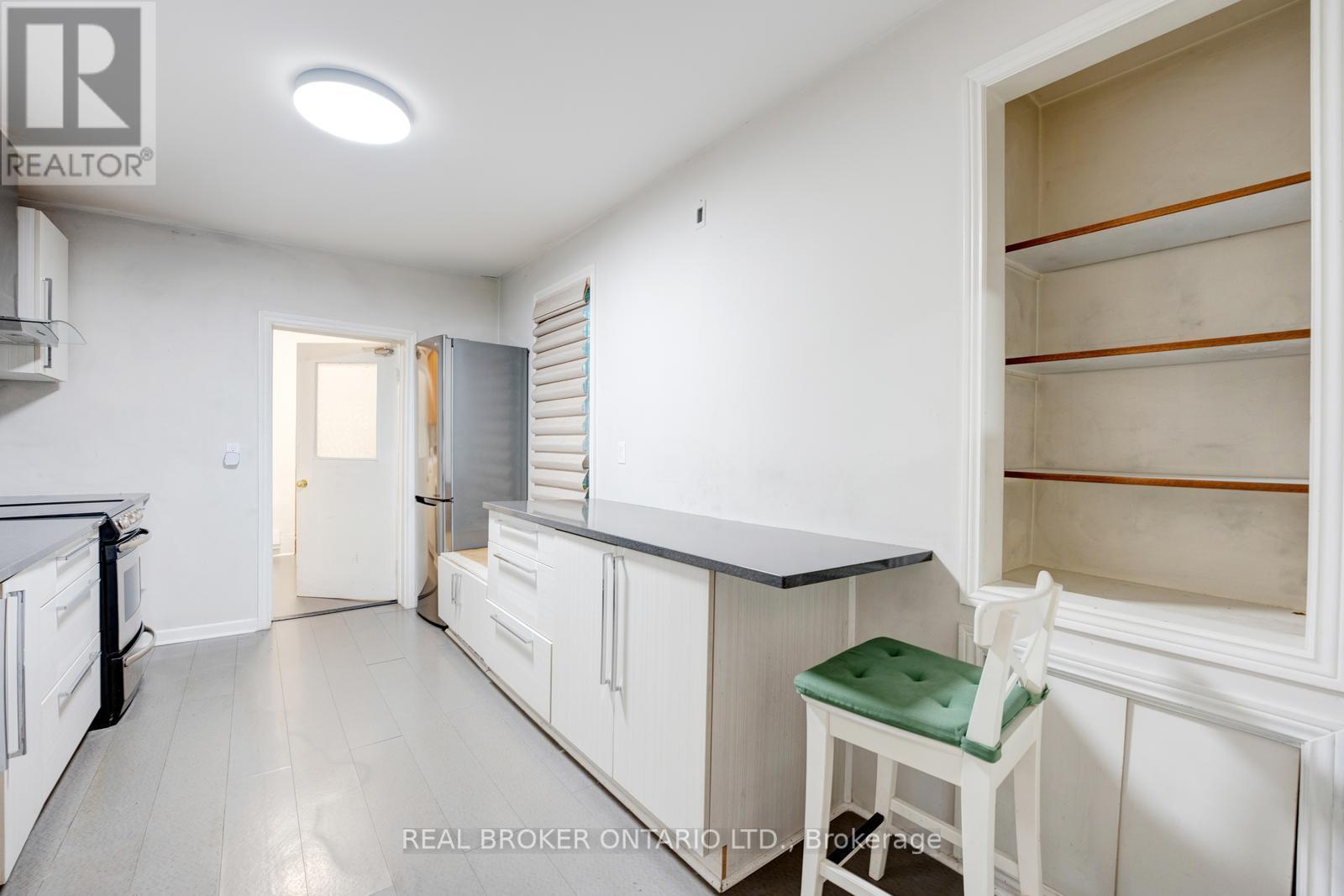 195 Islington Avenue, Toronto, Ontario  M8V 3B8 - Photo 6 - W12712602