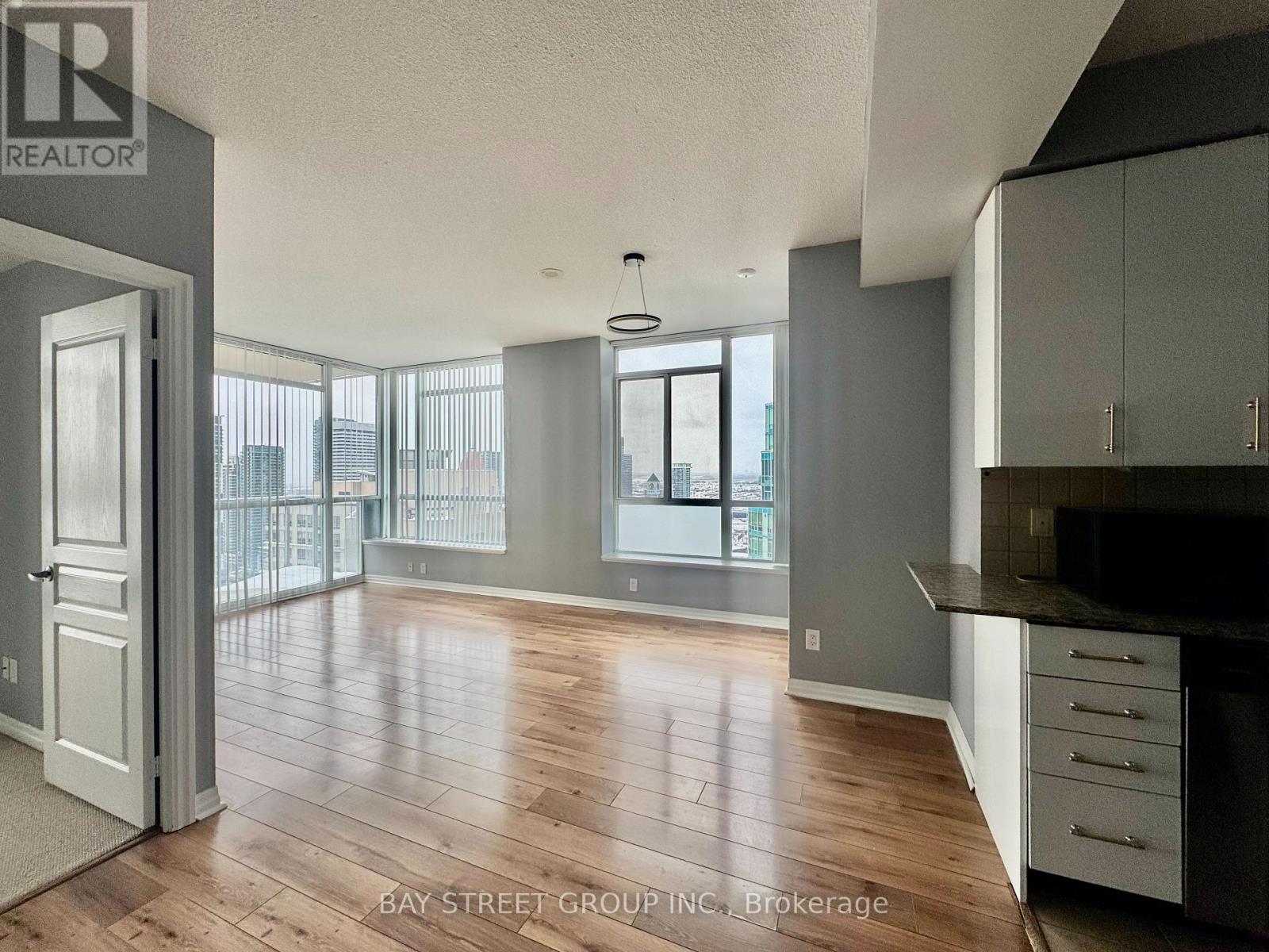 3302 - 225 Webb Drive, Mississauga, Ontario  L5B 4P2 - Photo 5 - W12712656