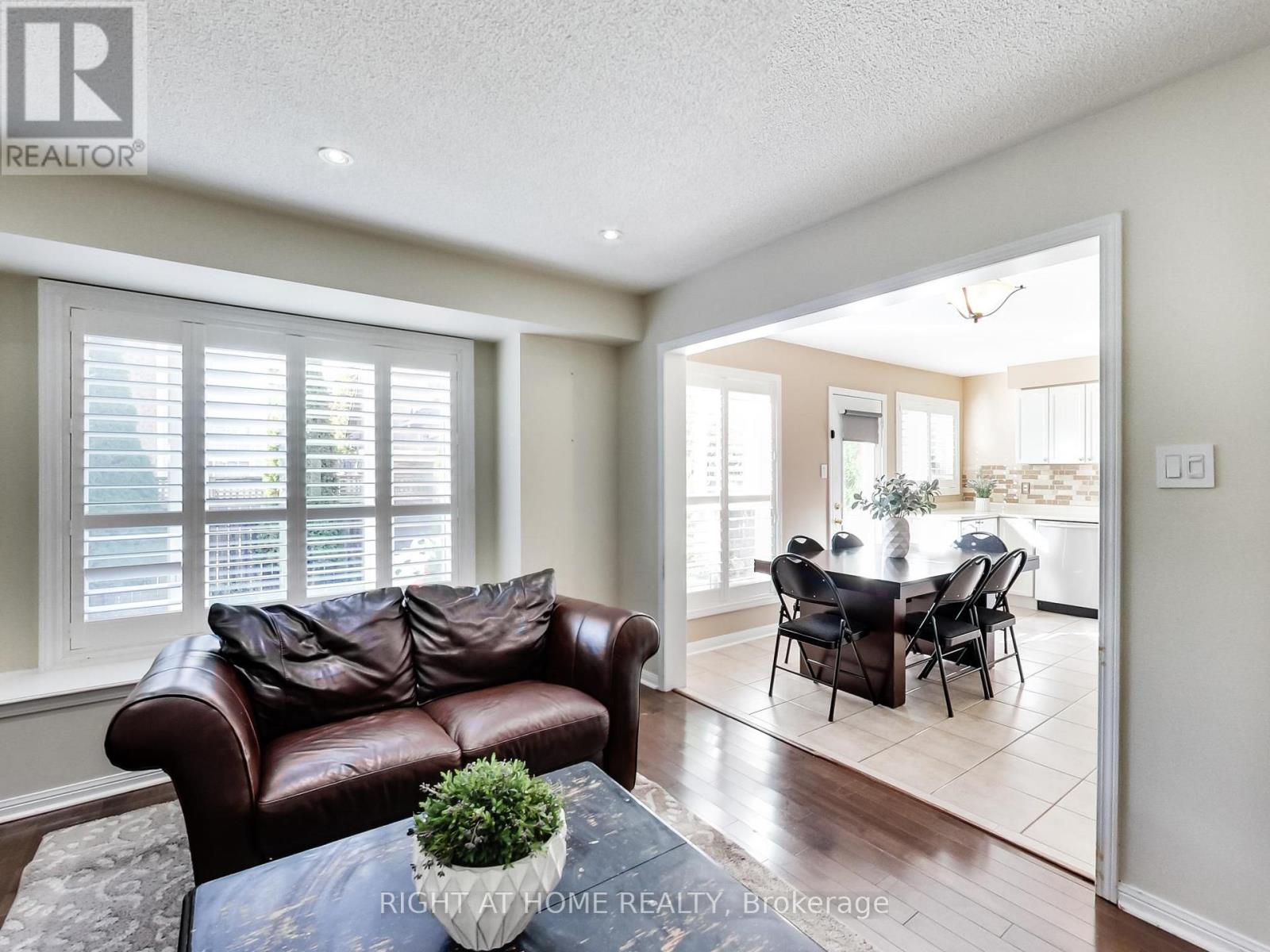 2527 Nettlecreek Crescent, Oakville, Ontario  L6M 4C1 - Photo 11 - W12712658