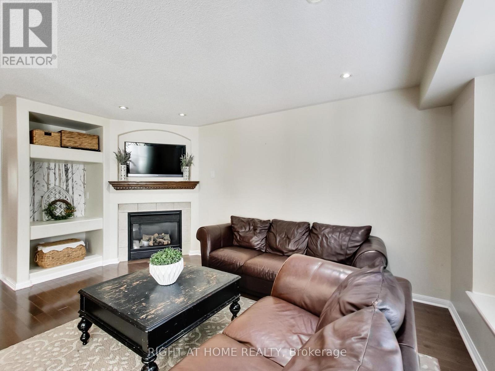 2527 Nettlecreek Crescent, Oakville, Ontario  L6M 4C1 - Photo 12 - W12712658