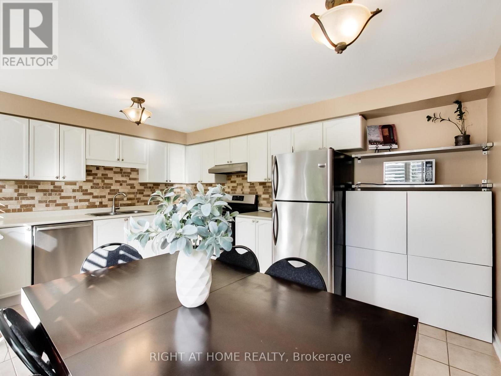 2527 Nettlecreek Crescent, Oakville, Ontario  L6M 4C1 - Photo 13 - W12712658