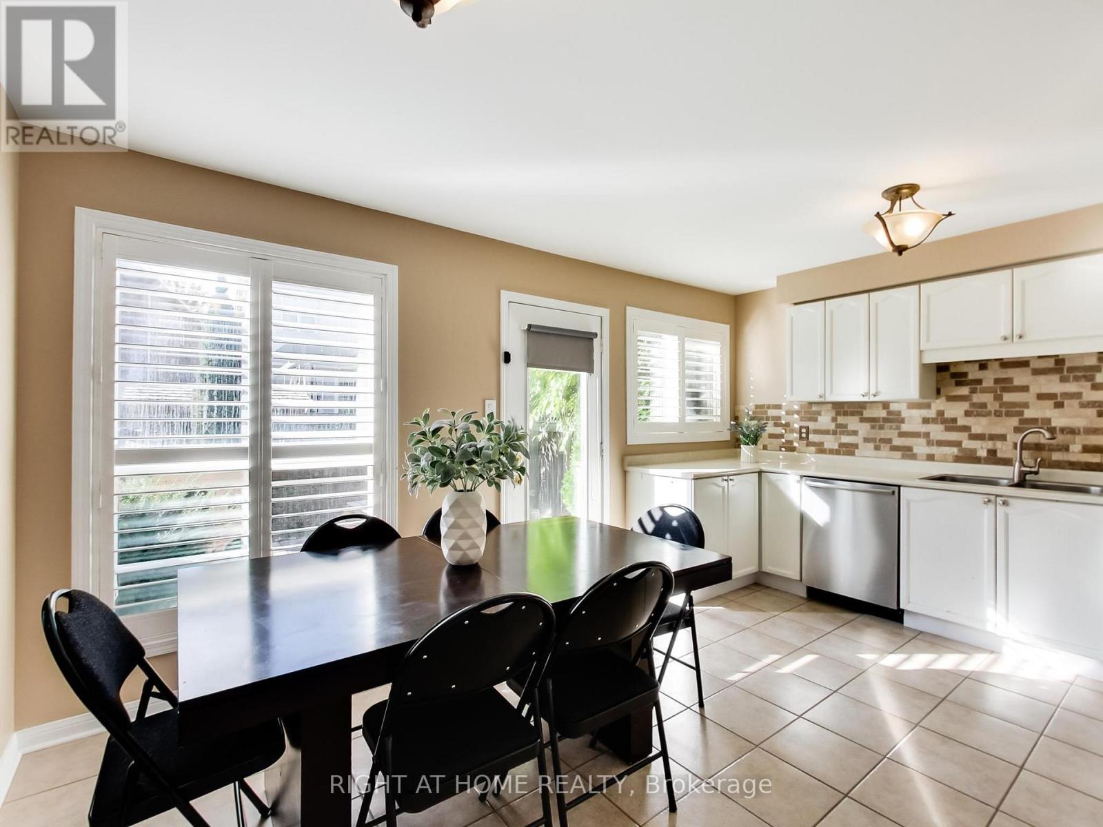 2527 Nettlecreek Crescent, Oakville, Ontario  L6M 4C1 - Photo 14 - W12712658