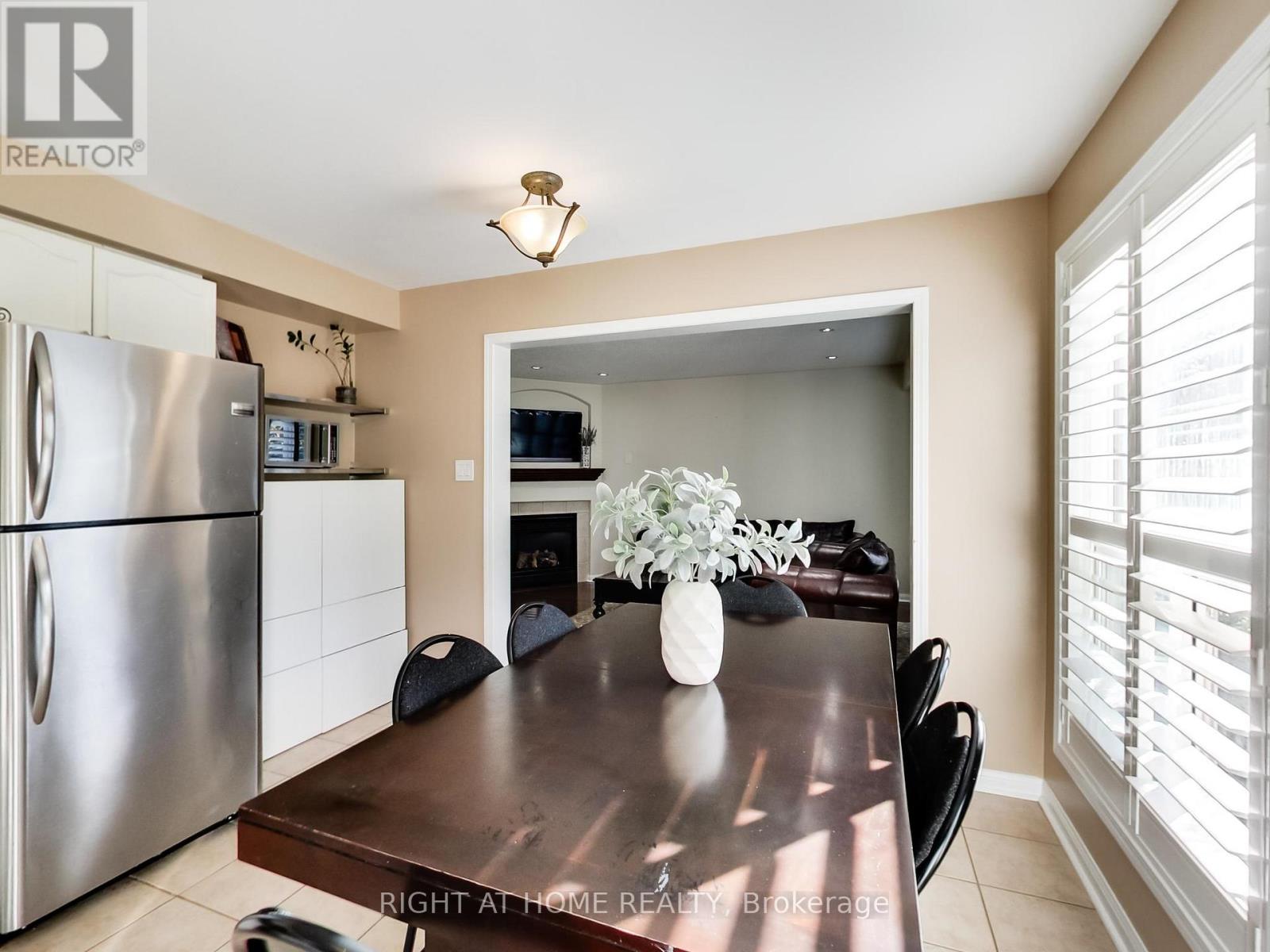 2527 Nettlecreek Crescent, Oakville, Ontario  L6M 4C1 - Photo 17 - W12712658