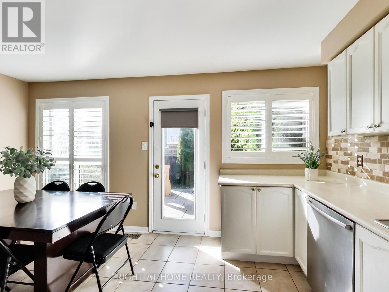 2527 Nettlecreek Crescent, Oakville, Ontario  L6M 4C1 - Photo 19 - W12712658