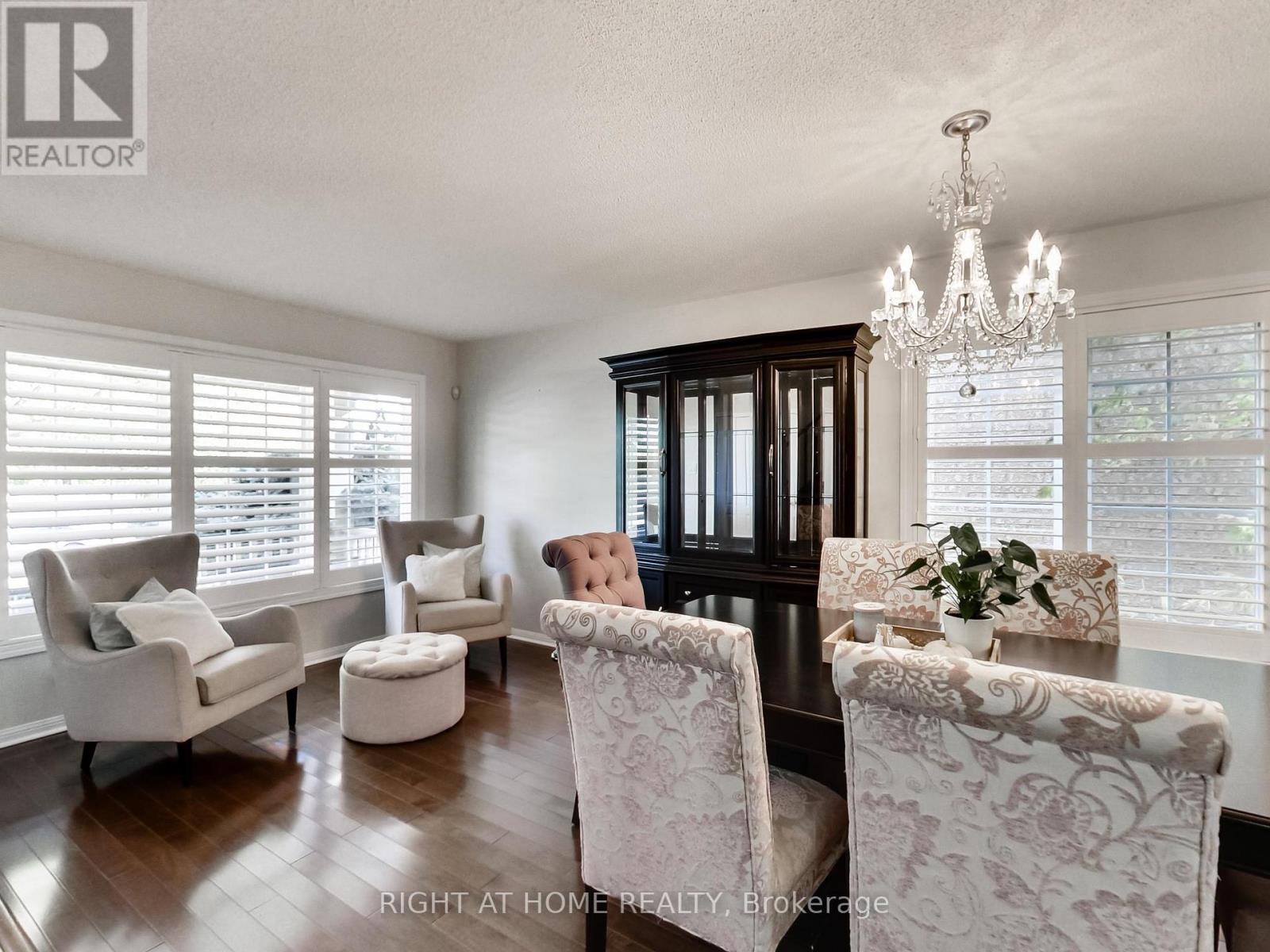 2527 Nettlecreek Crescent, Oakville, Ontario  L6M 4C1 - Photo 4 - W12712658