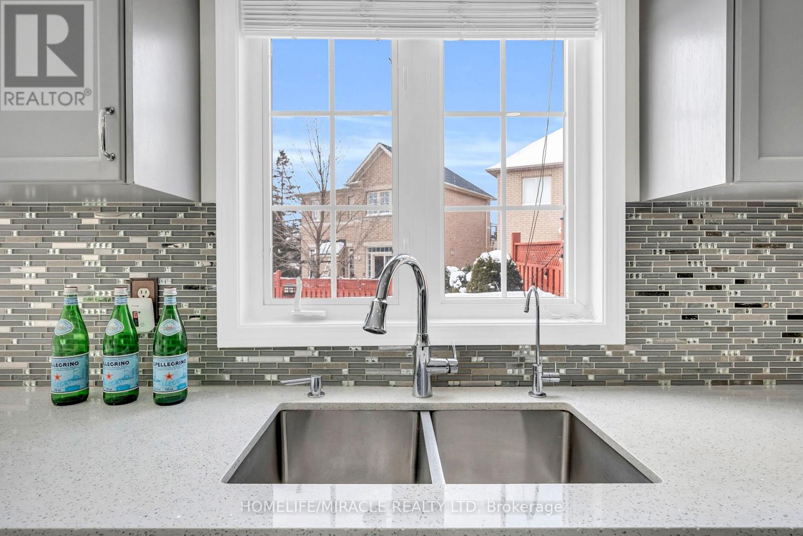 76 Starhill Crescent, Brampton, Ontario  L6R 2W1 - Photo 12 - W12712666