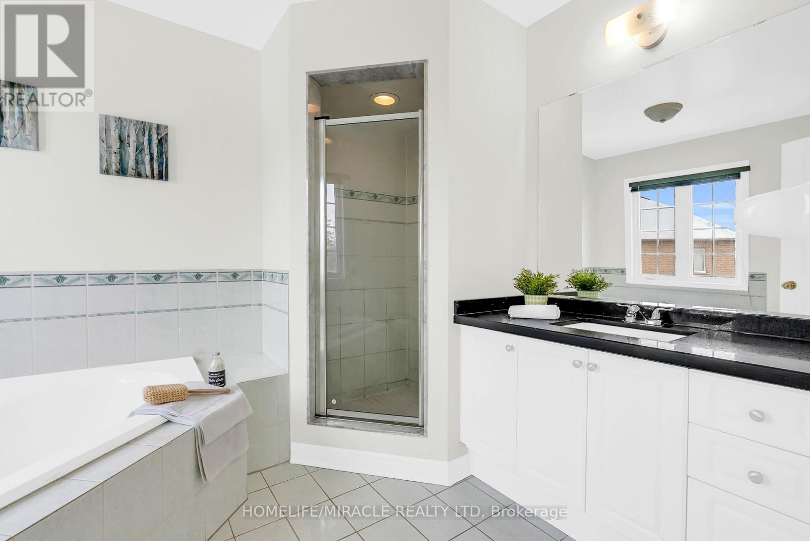 76 Starhill Crescent, Brampton, Ontario  L6R 2W1 - Photo 24 - W12712666