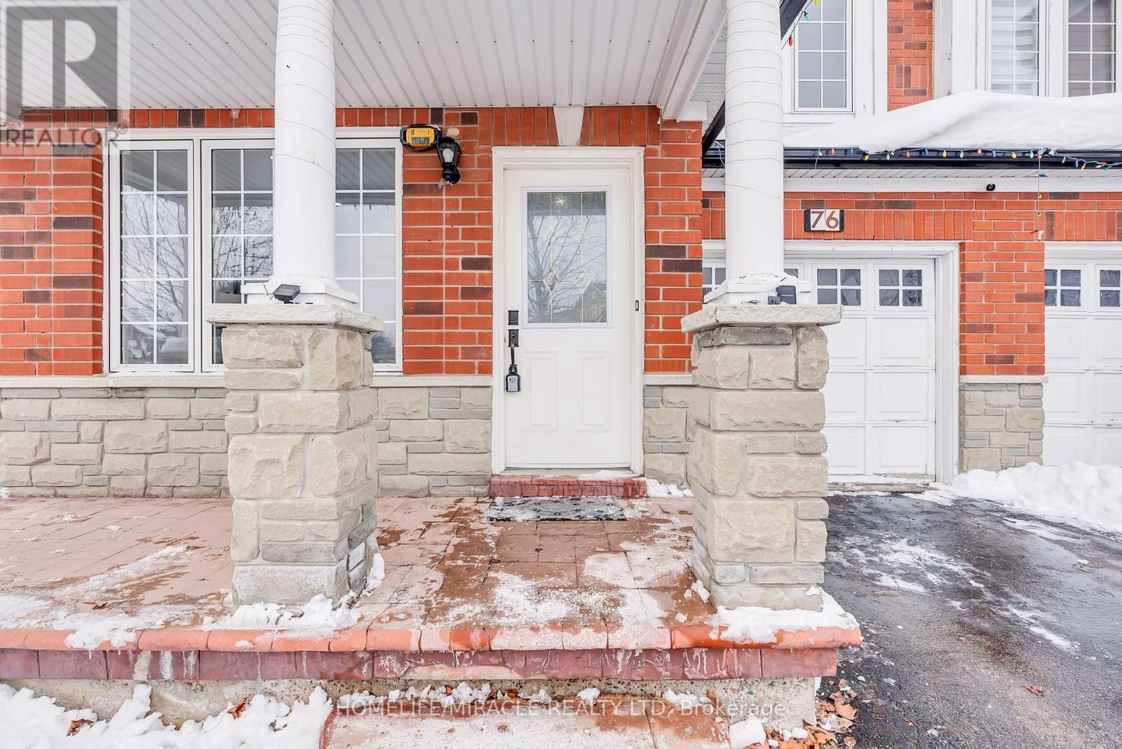 76 Starhill Crescent, Brampton, Ontario  L6R 2W1 - Photo 3 - W12712666