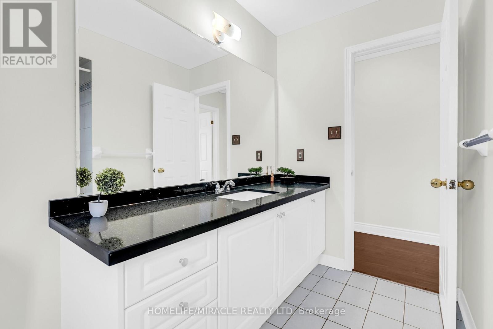 76 Starhill Crescent, Brampton, Ontario  L6R 2W1 - Photo 33 - W12712666