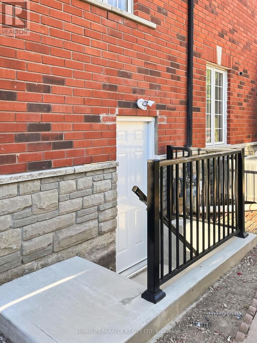 76 Starhill Crescent, Brampton, Ontario  L6R 2W1 - Photo 47 - W12712666