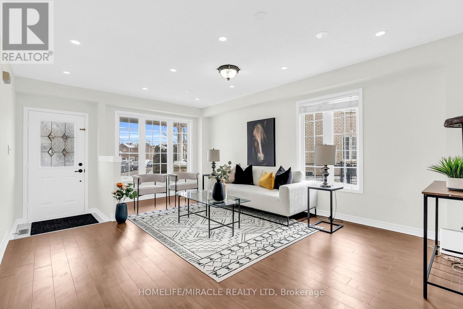 76 Starhill Crescent, Brampton, Ontario  L6R 2W1 - Photo 5 - W12712666